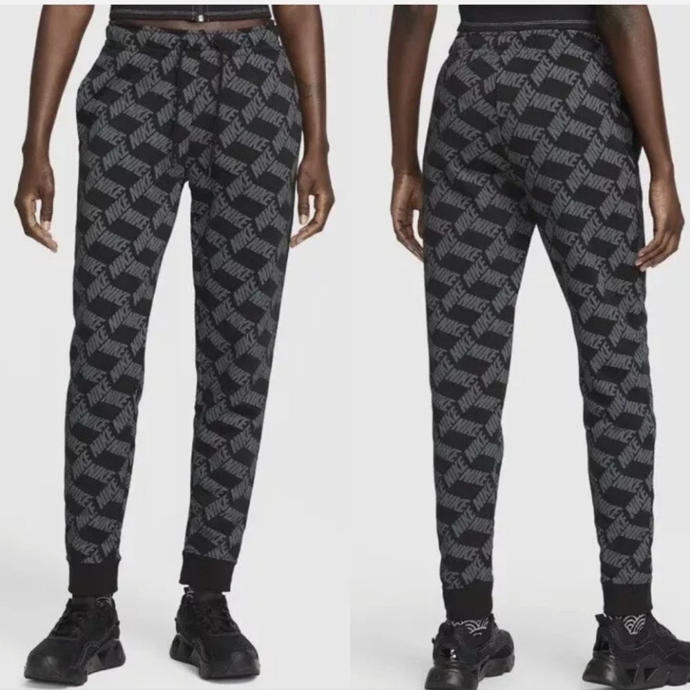 NWT Women's Nike sweatpants